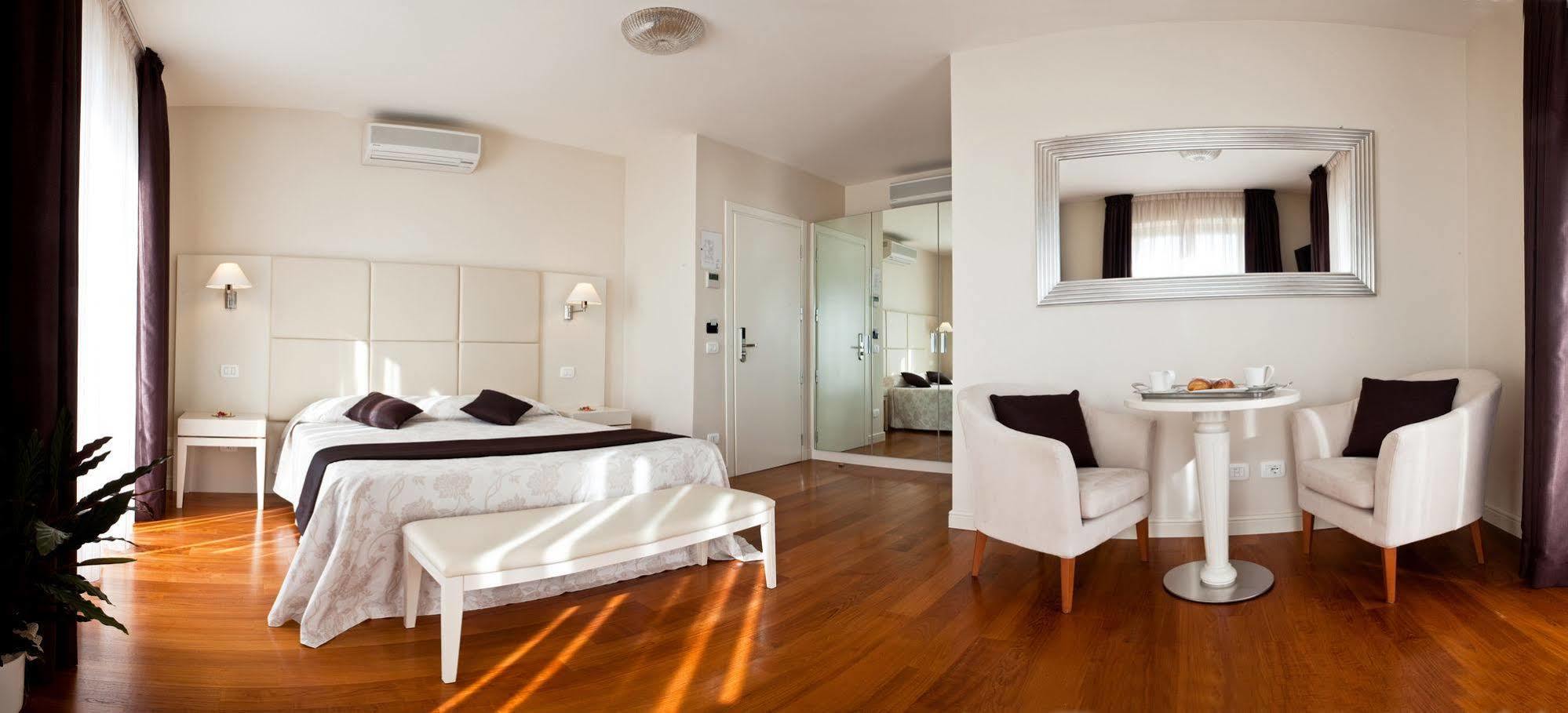 Hotel & Residence Exclusive Marina Di Carrara Eksteriør billede